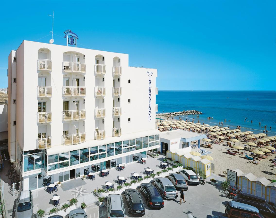 Hotel International Direttamente Sulla Sabbia Мисано Адриатико Екстериор снимка